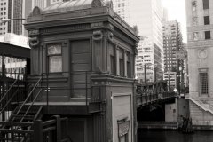 chicago river bridge house